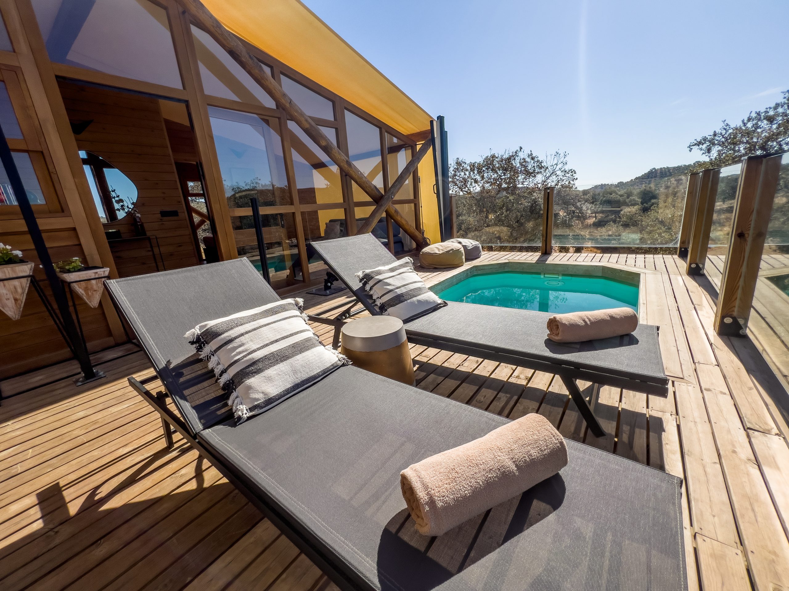 Cosas que hacer en Córdoba - Glamping Andalucía - Hoteles en Sierra Morena - Tiendas Safari - Piscina Privada