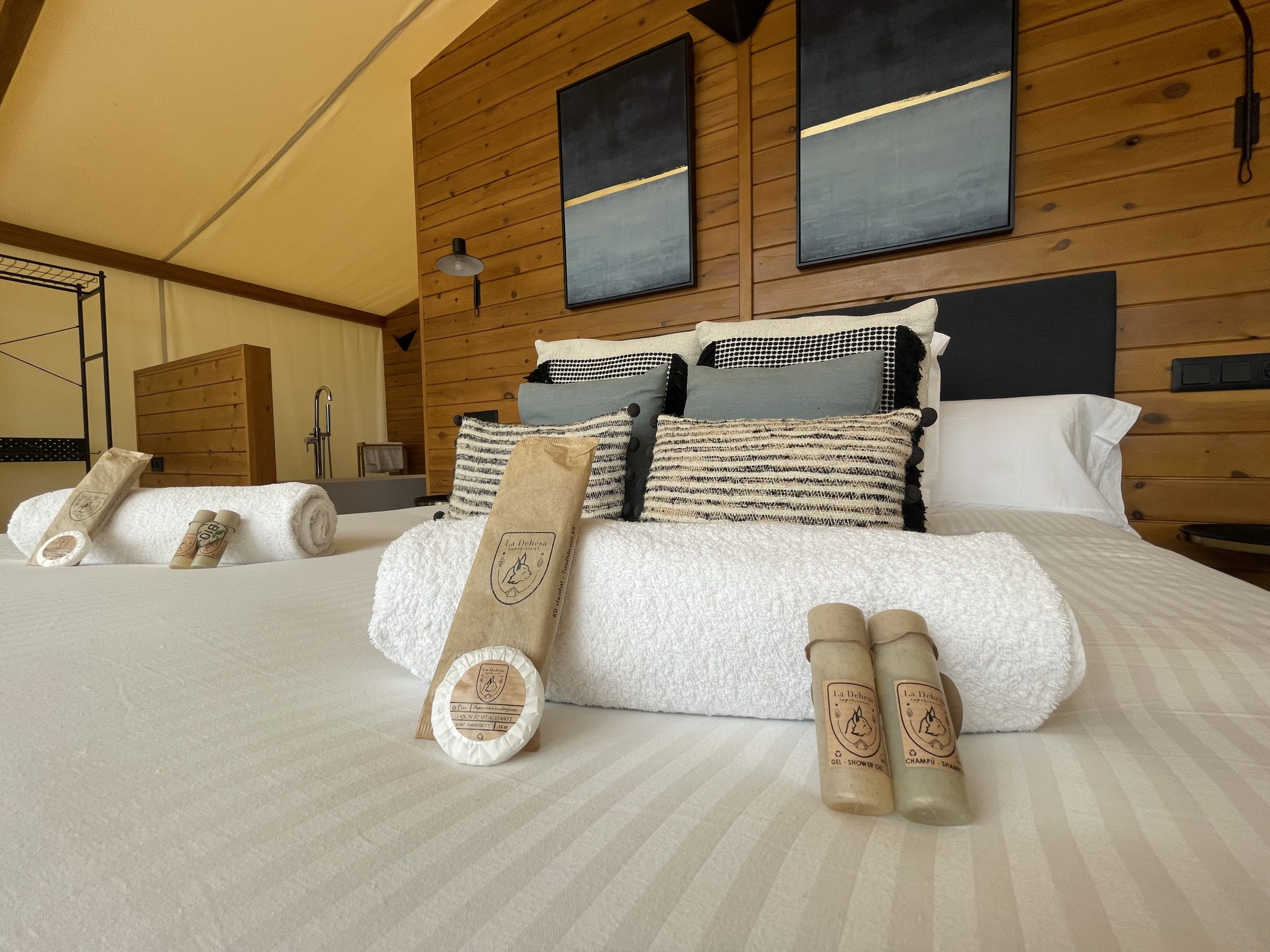 Dehesa, Glamping en Andalucía, Camping Adamuz, piscina privada, Escapada romántica en Andalucía - La Dehesa Experiences