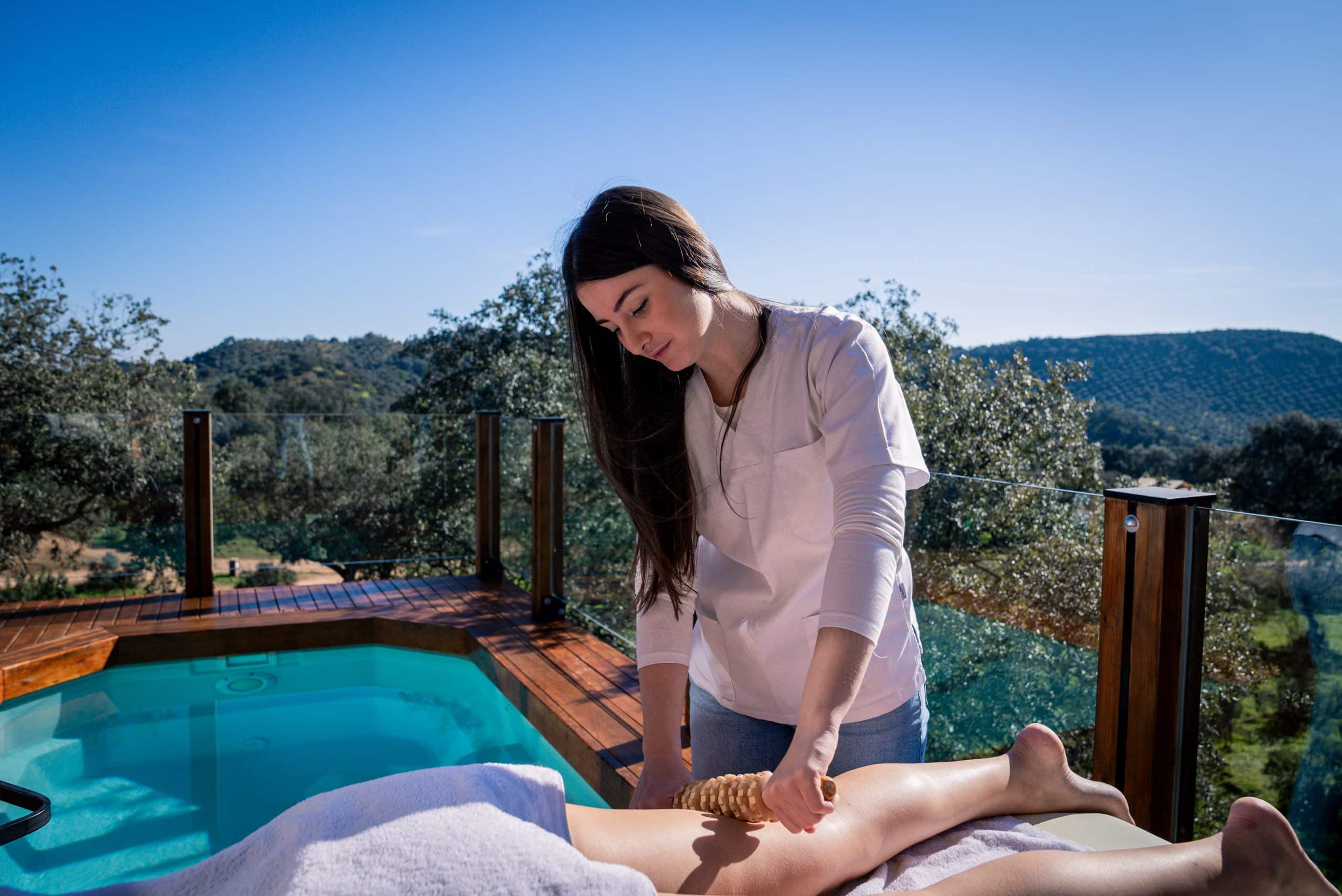 Regalos para el Día de la Madre, maderoterapia, cabañas en los árboles Andalucía, piscina privada, cosas que hacer en córdoba - La Dehesa Experiences - Glamping Andalucía