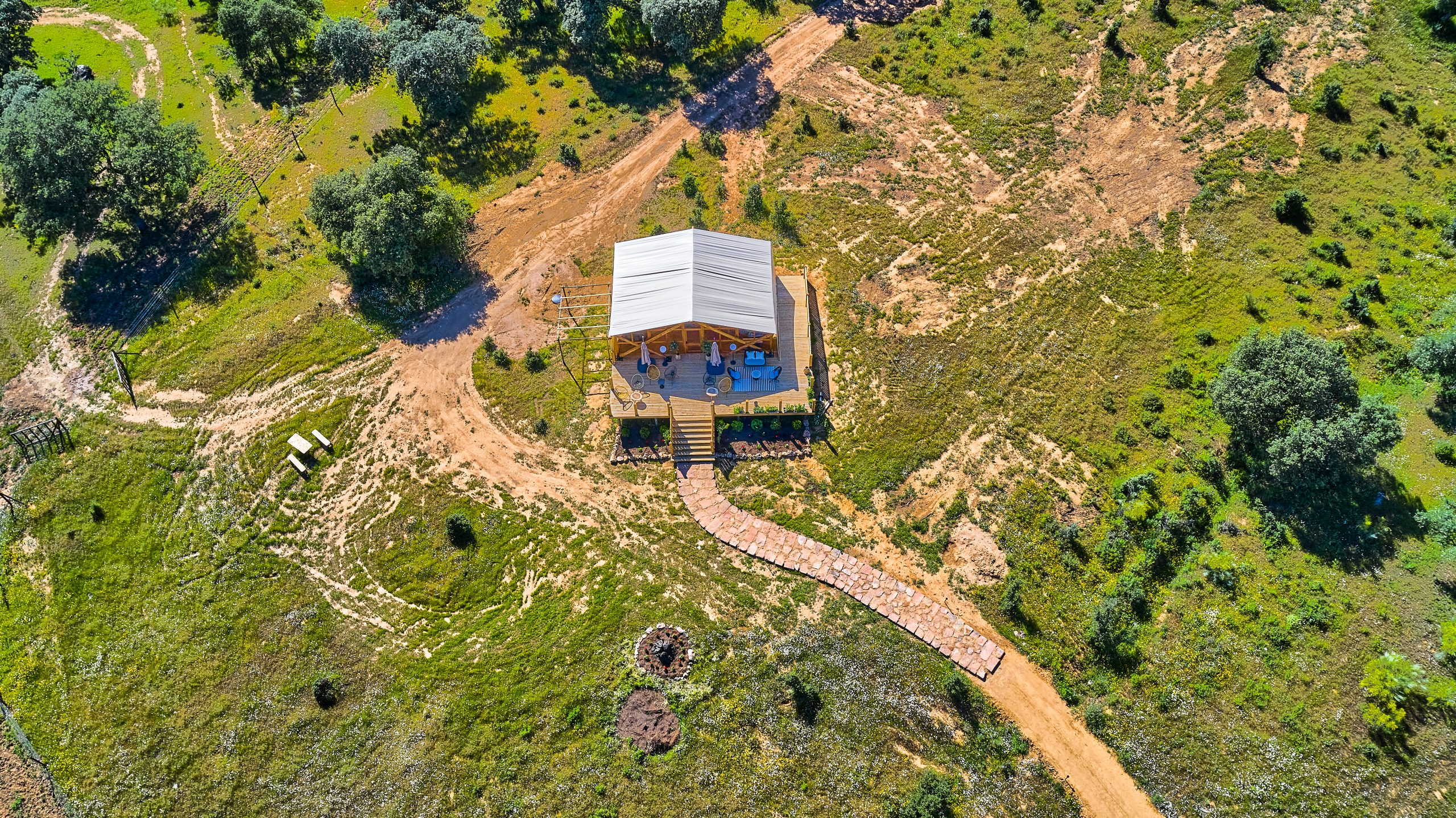 Dehesa - Glamping en Andalucía - Adamuz - Hoteles en Córdoba con piscina - Cabañas con piscina - Cabañas en los árboles